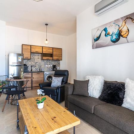 Nala - 2 Bedroom Apartment In Larnaca Exteriör bild